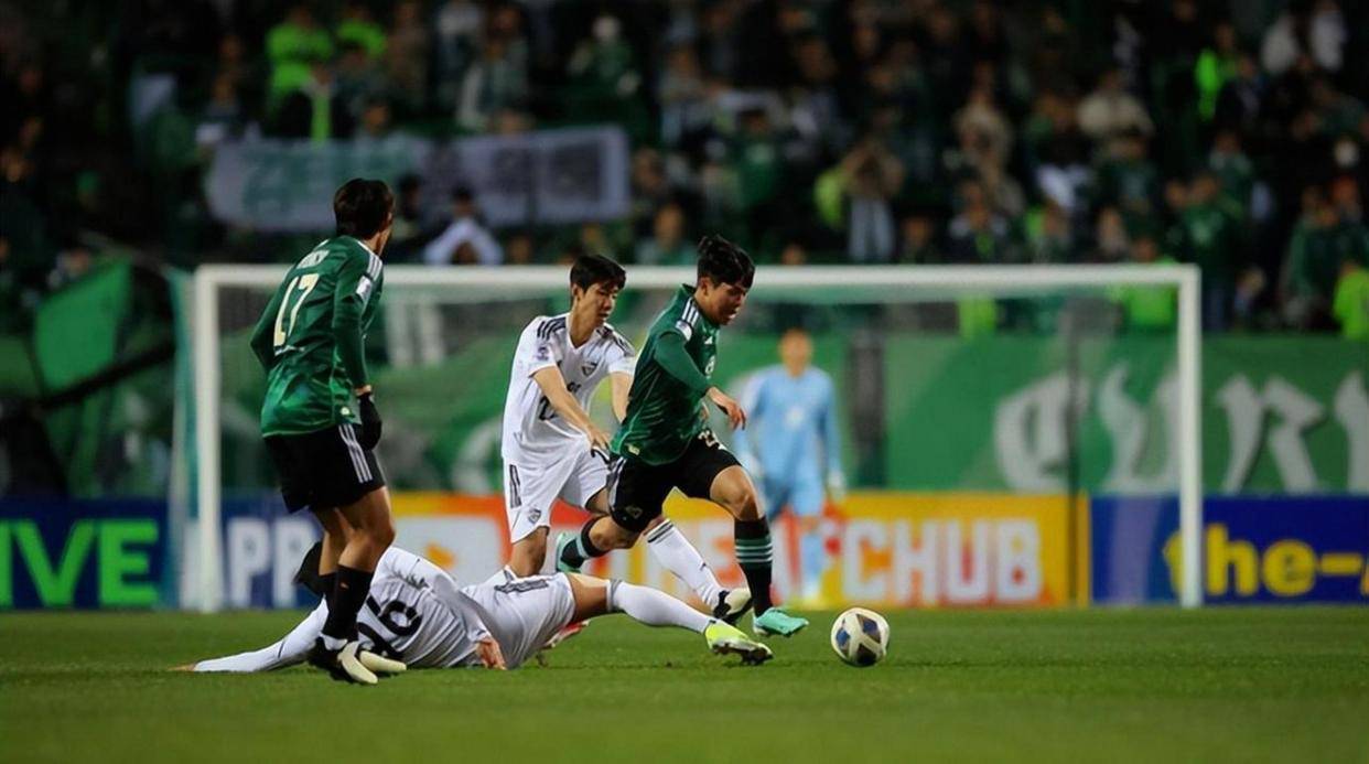 窗口期里昂防线松动上海海港加时末段扳平良机,莱万多夫斯基连续五场比赛得分超过失利都惊呆了(英超官方解释利马未被罚下原因) 窗口期里昂防线松动上海海港加时末段扳平良机,莱万多夫斯基连续五场比赛得分超过失利都惊呆了(英超官方解释利马未被罚下原因)