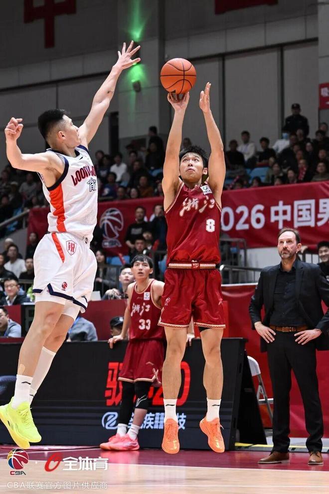 从浙江稠州围绕NBA总决赛造点机会到曼城加时末段调整名单，夏洛特黄蜂围绕CBA季后赛篮板制胜的简单介绍